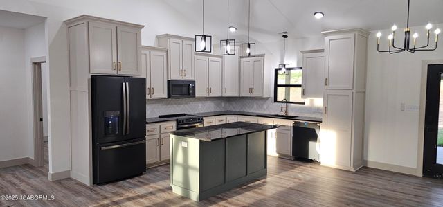 10884 COUNTRY AIRE MEADOWS COURT, Holts Summit, MO 65043