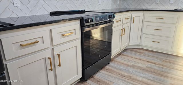 10884 COUNTRY AIRE MEADOWS COURT, Holts Summit, MO 65043