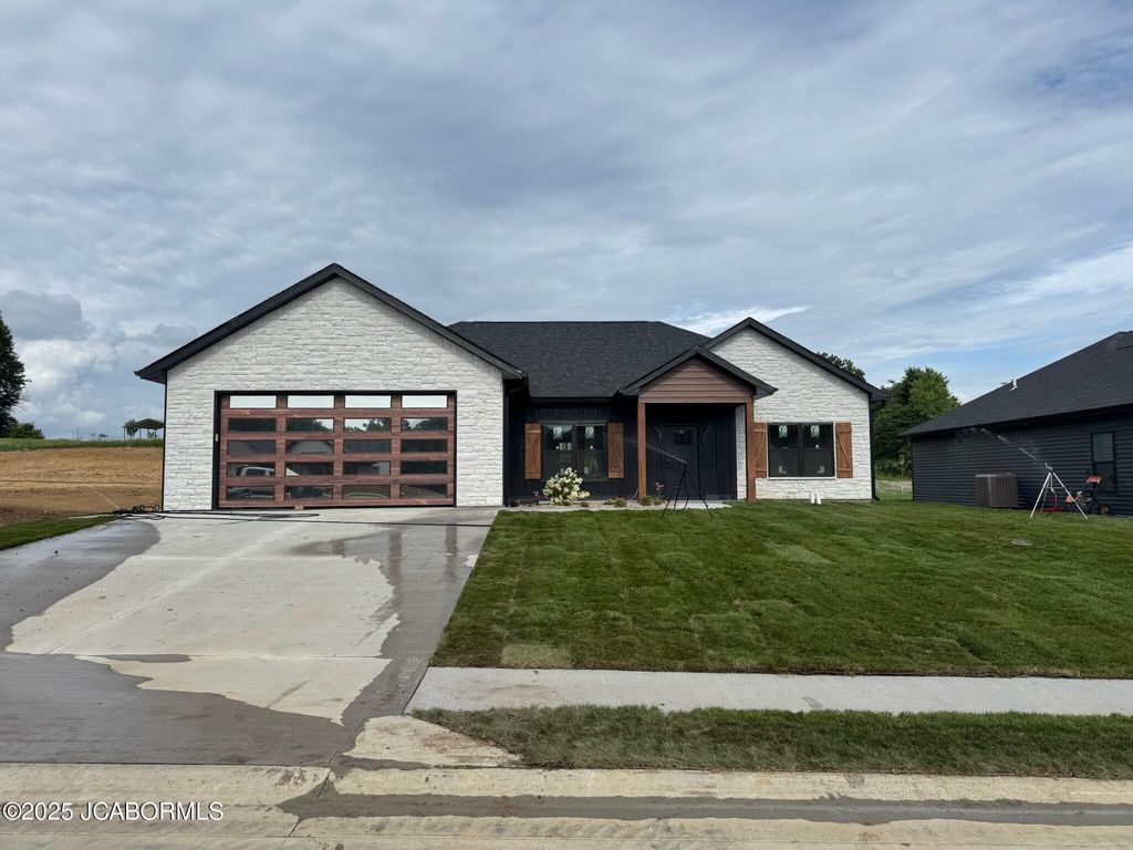 10884 COUNTRY AIRE MEADOWS COURT, Holts Summit, MO 65043