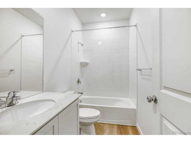 228 Kobe Ln, Johnstown, CO 80534