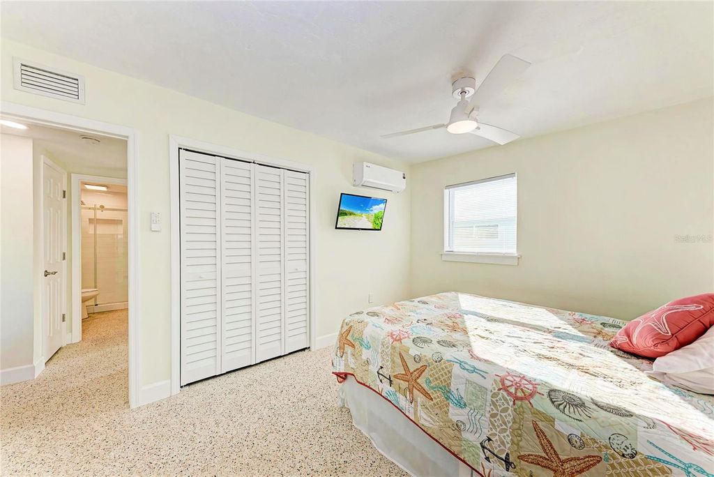Image 26 of property listing at 503 BAYVIEW DRIVE, Holmes Beach, FL 34217