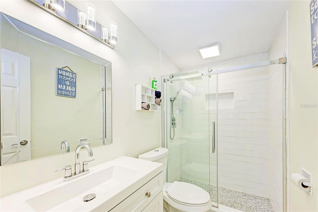 Image 27 of property listing at 503 BAYVIEW DRIVE, Holmes Beach, FL 34217