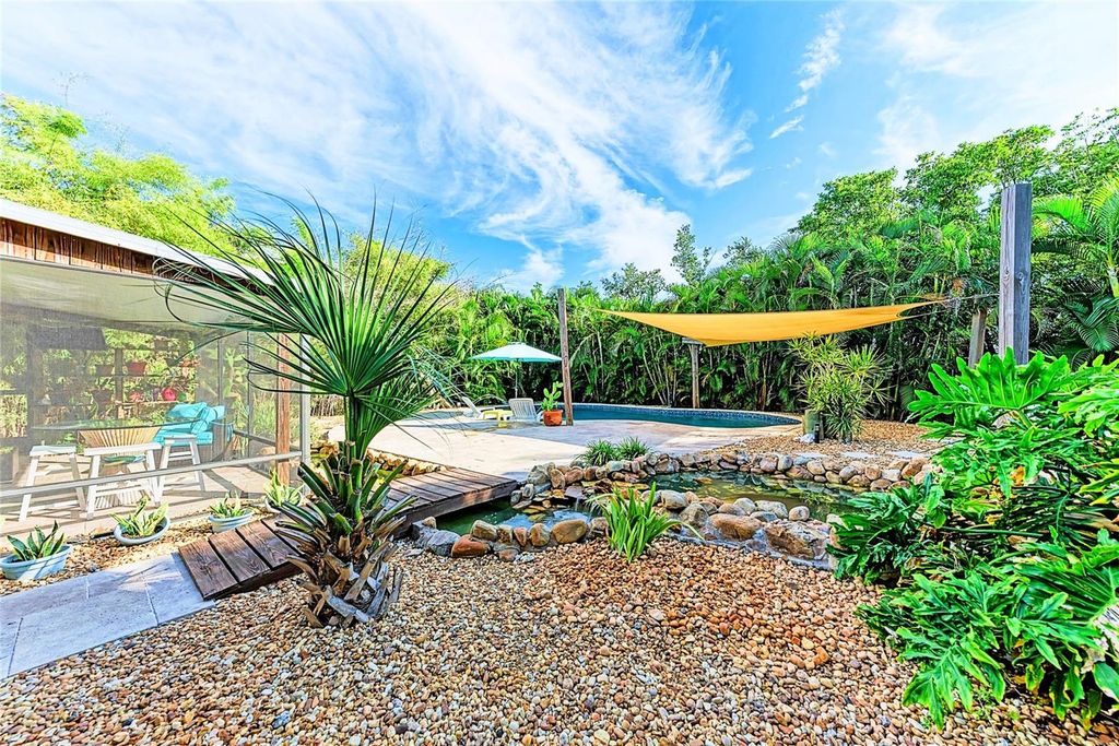 Image 32 of property listing at 503 BAYVIEW DRIVE, Holmes Beach, FL 34217