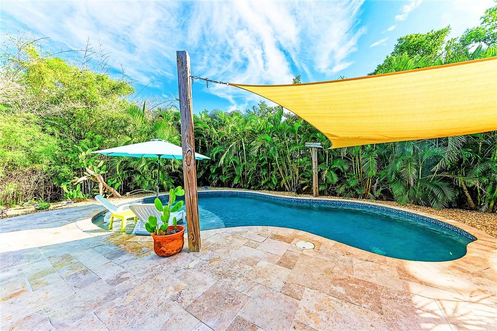 Image 35 of property listing at 503 BAYVIEW DRIVE, Holmes Beach, FL 34217