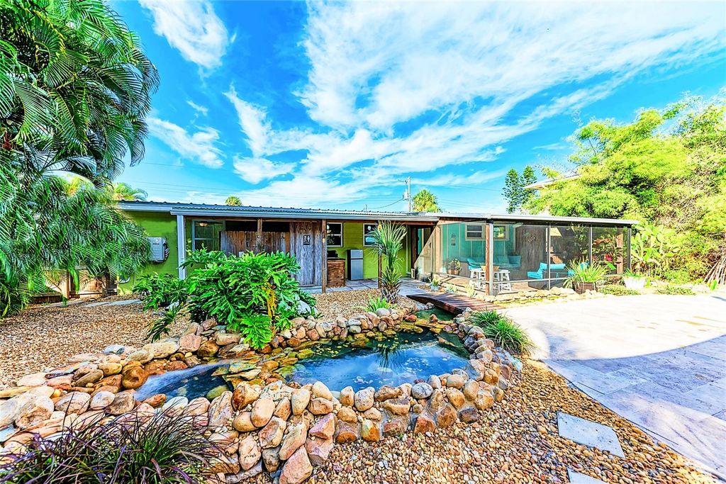 Image 37 of property listing at 503 BAYVIEW DRIVE, Holmes Beach, FL 34217