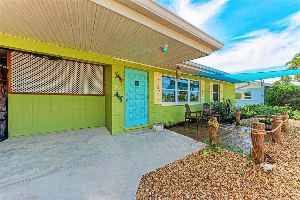 Image 6 of property listing at 503 BAYVIEW DRIVE, Holmes Beach, FL 34217