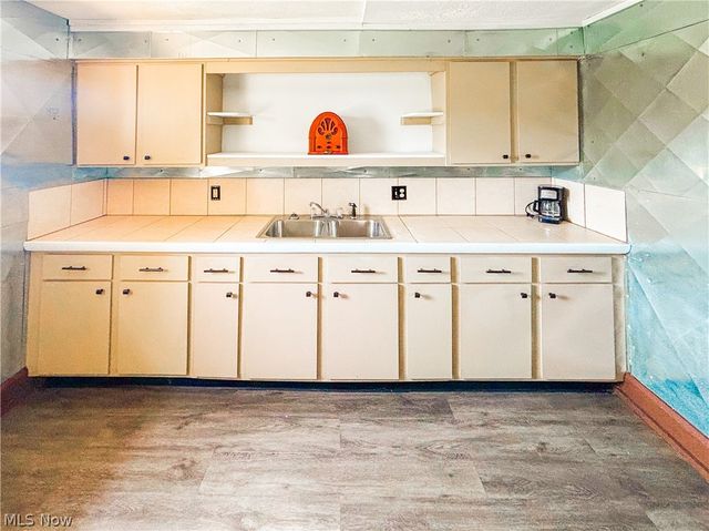 1811 Grace Avenue NE, Canton, OH 44705