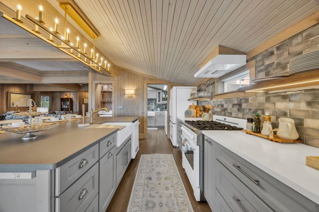 192 Atlantic Ave., Pawleys Island, SC 29585
