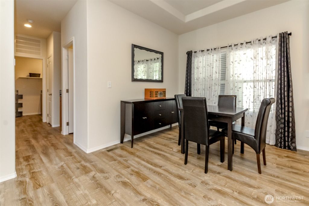 Image 11 of property listing at 2101 S 324th Street #10, Federal Way, WA 98003
