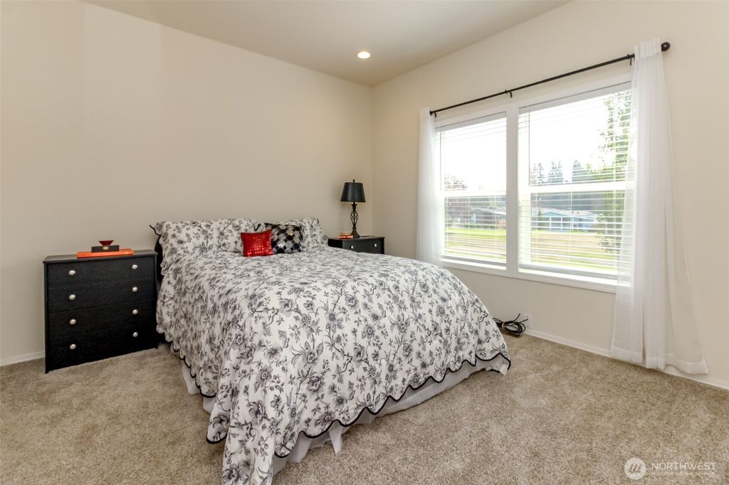 Image 12 of property listing at 2101 S 324th Street #10, Federal Way, WA 98003