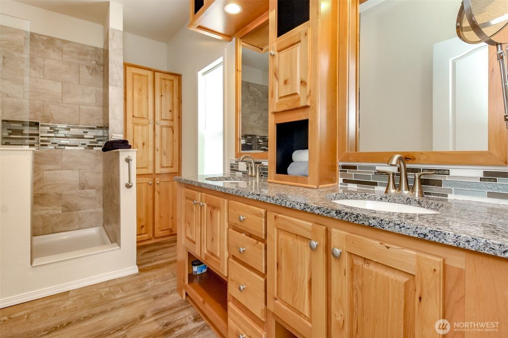 Image 14 of property listing at 2101 S 324th Street #10, Federal Way, WA 98003