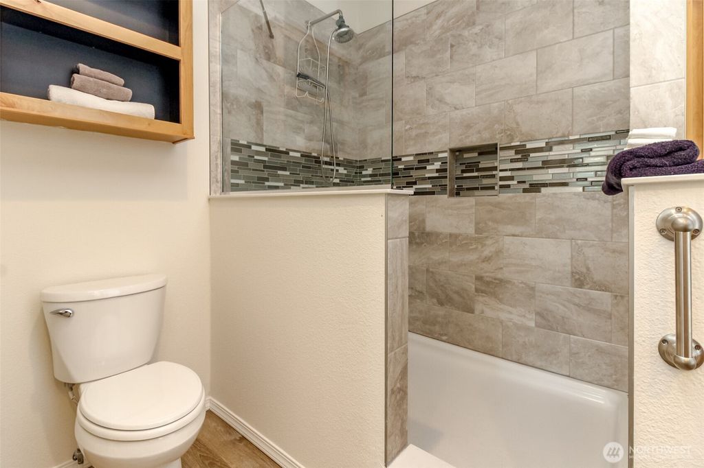 Image 15 of property listing at 2101 S 324th Street #10, Federal Way, WA 98003