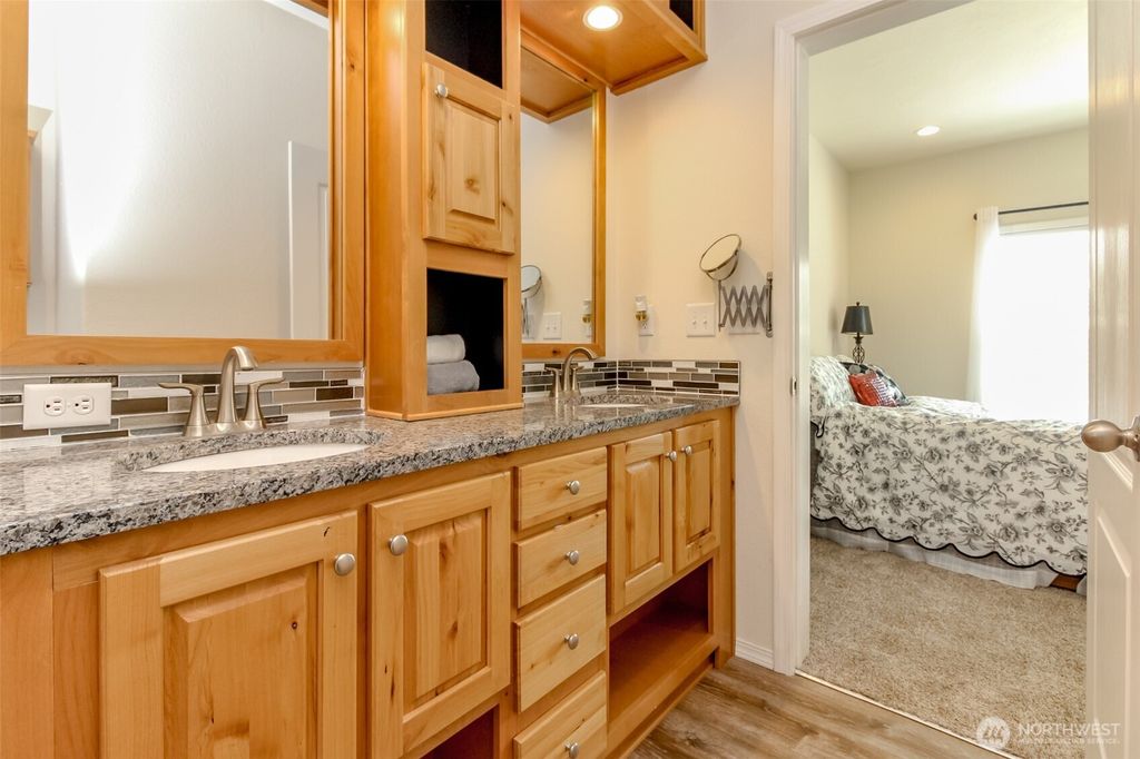 Image 16 of property listing at 2101 S 324th Street #10, Federal Way, WA 98003
