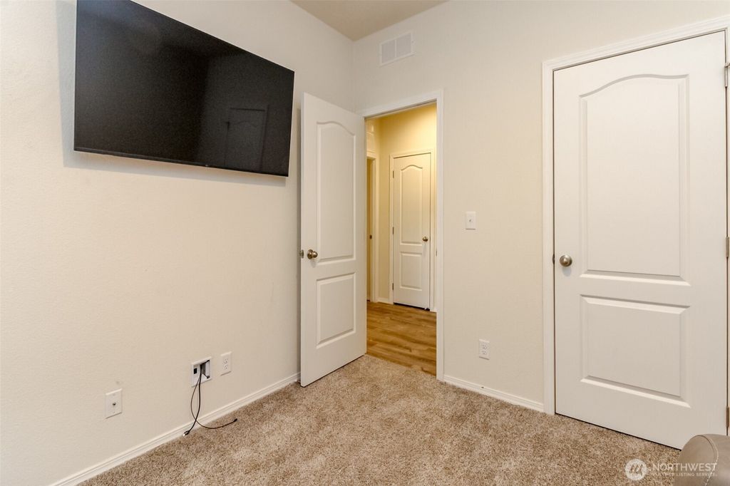 Image 22 of property listing at 2101 S 324th Street #10, Federal Way, WA 98003