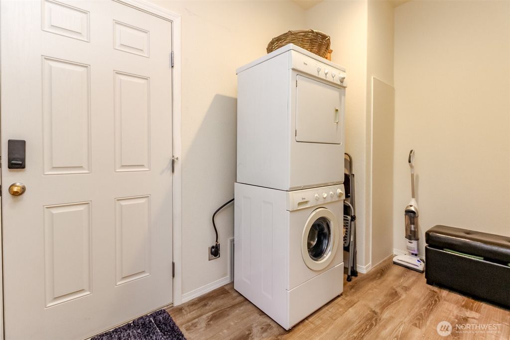 Image 25 of property listing at 2101 S 324th Street #10, Federal Way, WA 98003