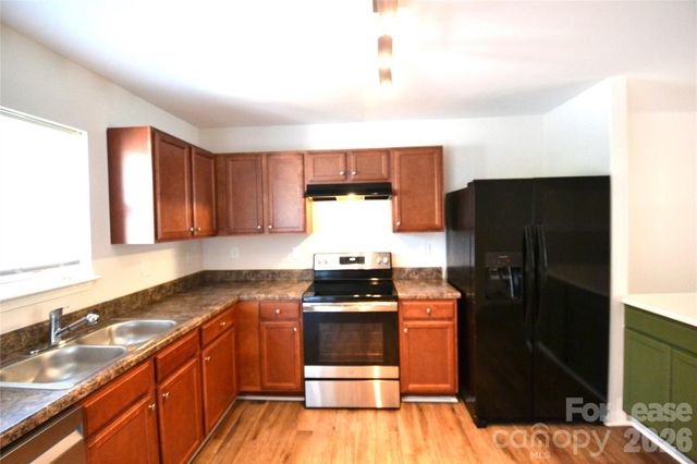 843 Plaza Walk Drive, Charlotte, NC 28215