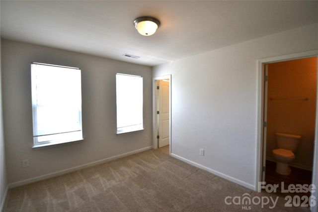 843 Plaza Walk Drive, Charlotte, NC 28215