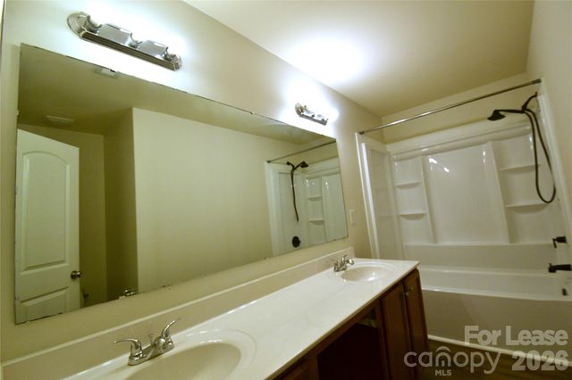 843 Plaza Walk Drive, Charlotte, NC 28215