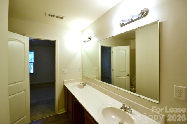 843 Plaza Walk Drive, Charlotte, NC 28215