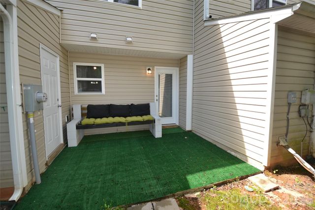 843 Plaza Walk Drive, Charlotte, NC 28215