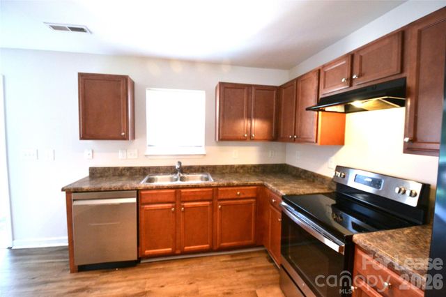 843 Plaza Walk Drive, Charlotte, NC 28215