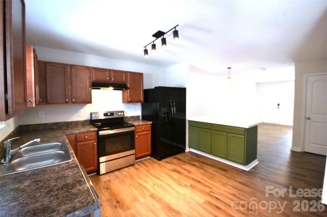 843 Plaza Walk Drive, Charlotte, NC 28215