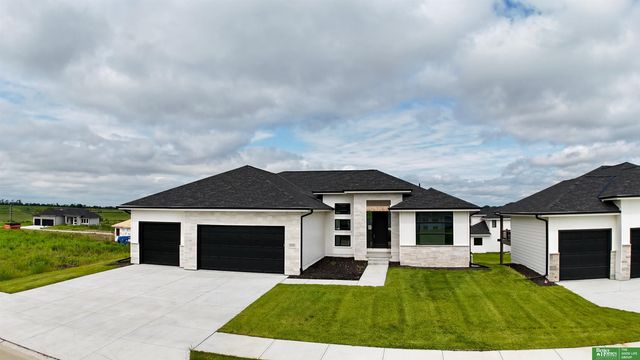 5430 N 212 Avenue, Elkhorn, NE 68022