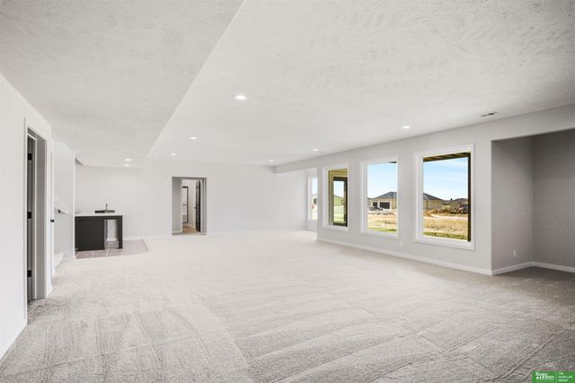 5430 N 212 Avenue, Elkhorn, NE 68022