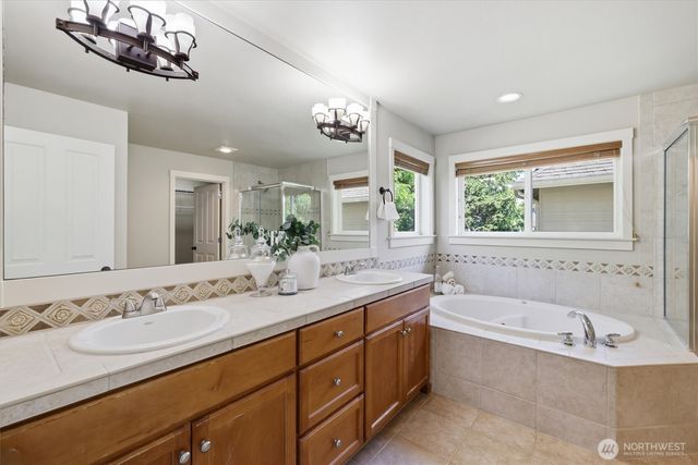 8642 NE 123rd Place, Kirkland, WA 98034