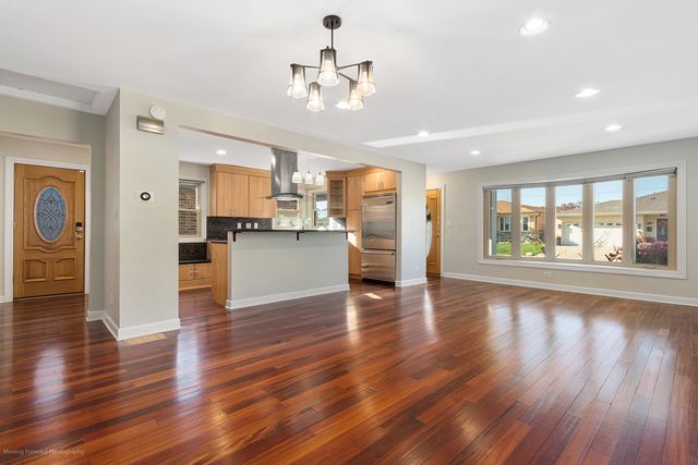 4615 N Maria Court, Chicago, IL 60656