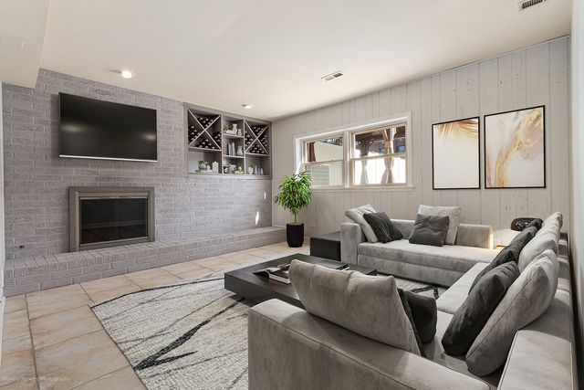 4615 N Maria Court, Chicago, IL 60656