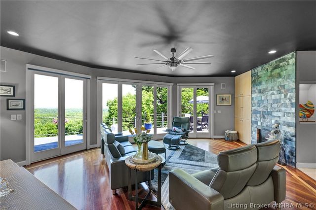 3257 Lands End, New Albany, IN 47150