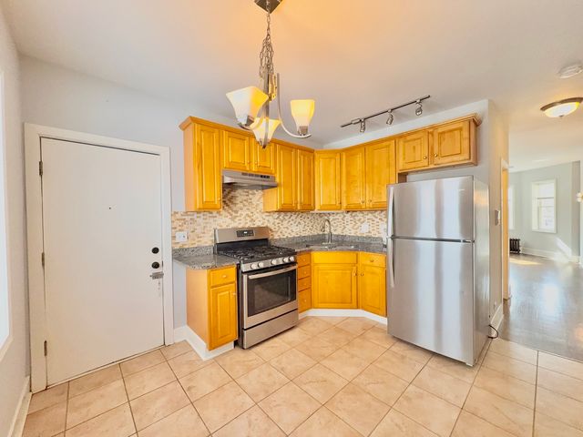 6409 23rd Street 8, Berwyn, IL 60402