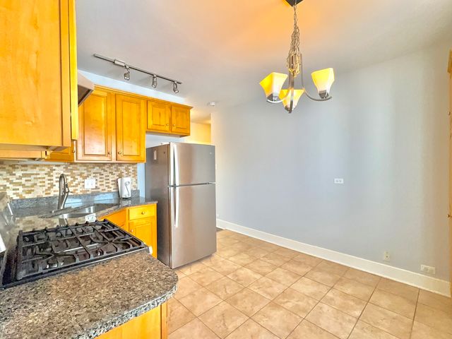 6409 23rd Street 8, Berwyn, IL 60402