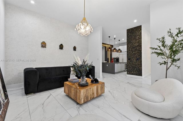 8126 NW 48th Ter, Doral, FL 33166