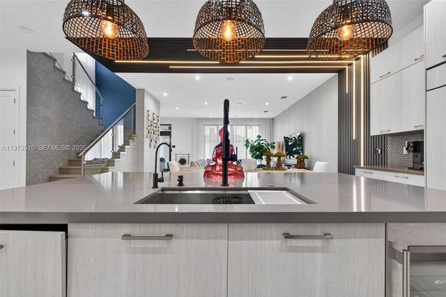 8126 NW 48th Ter, Doral, FL 33166