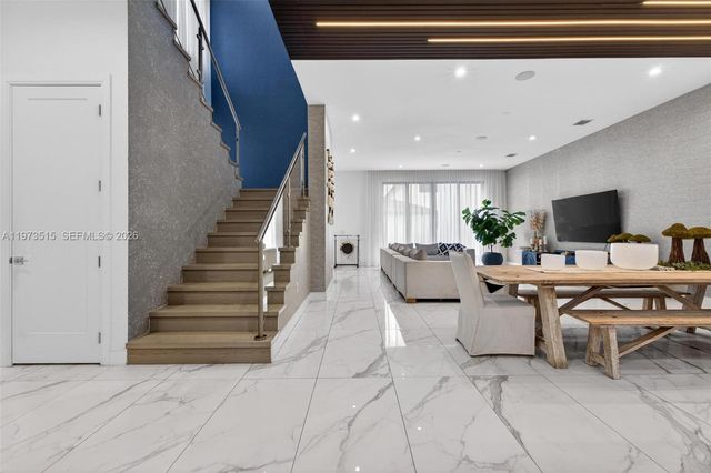 8126 NW 48th Ter, Doral, FL 33166