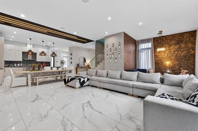 8126 NW 48th Ter, Doral, FL 33166