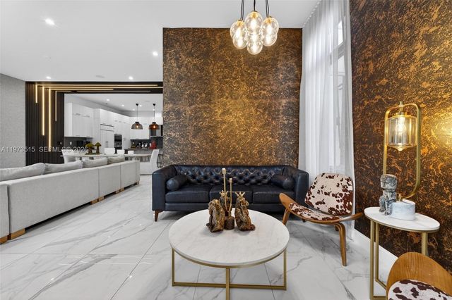 8126 NW 48th Ter, Doral, FL 33166