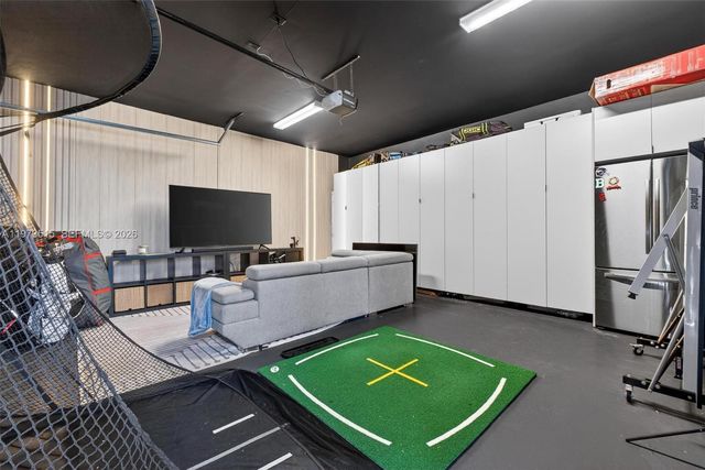 8126 NW 48th Ter, Doral, FL 33166