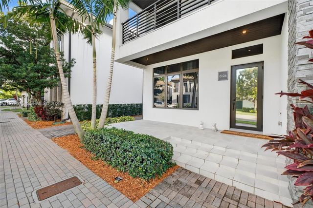 8126 NW 48th Ter, Doral, FL 33166