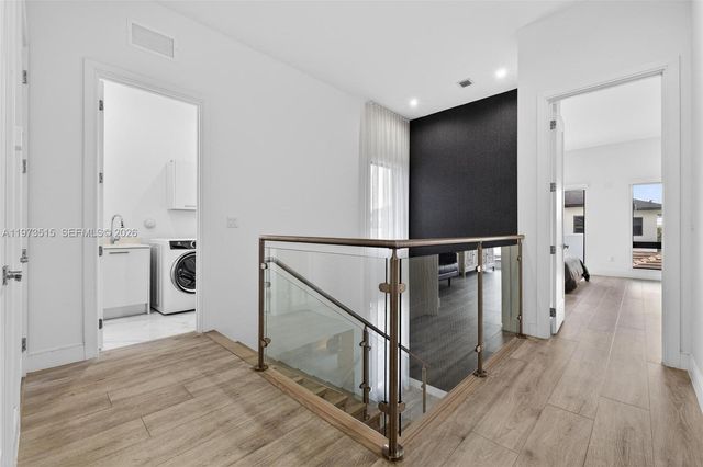 8126 NW 48th Ter, Doral, FL 33166