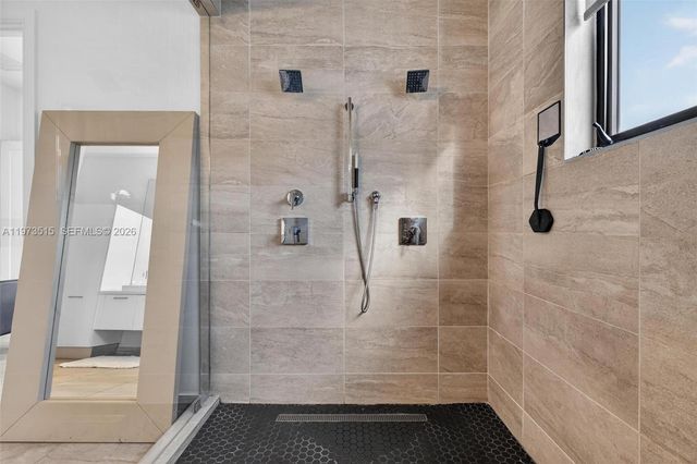 8126 NW 48th Ter, Doral, FL 33166