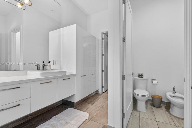 8126 NW 48th Ter, Doral, FL 33166