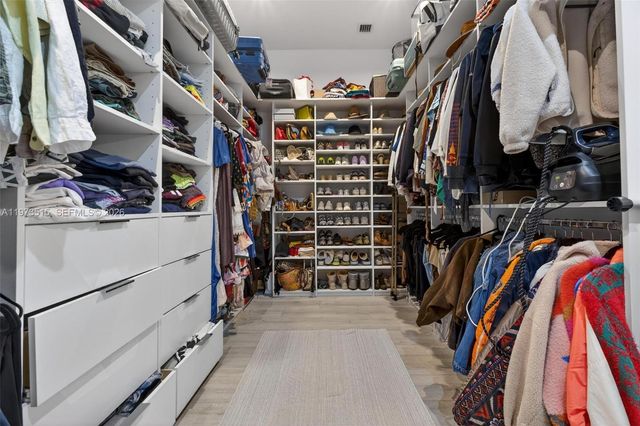 8126 NW 48th Ter, Doral, FL 33166