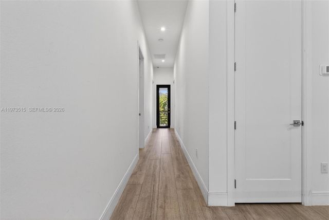 8126 NW 48th Ter, Doral, FL 33166