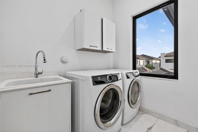 8126 NW 48th Ter, Doral, FL 33166