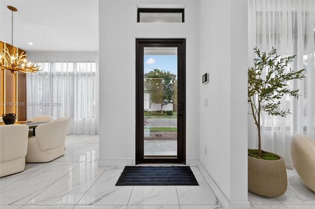 8126 NW 48th Ter, Doral, FL 33166