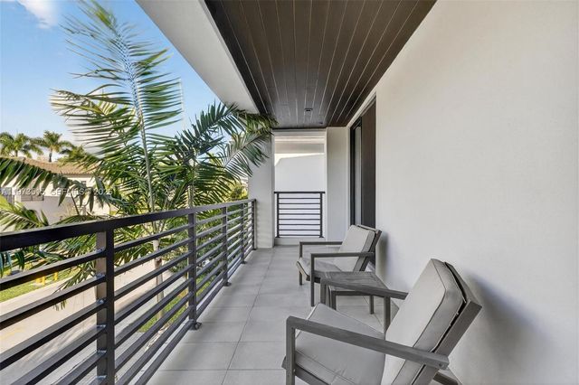 8126 NW 48th Ter, Doral, FL 33166