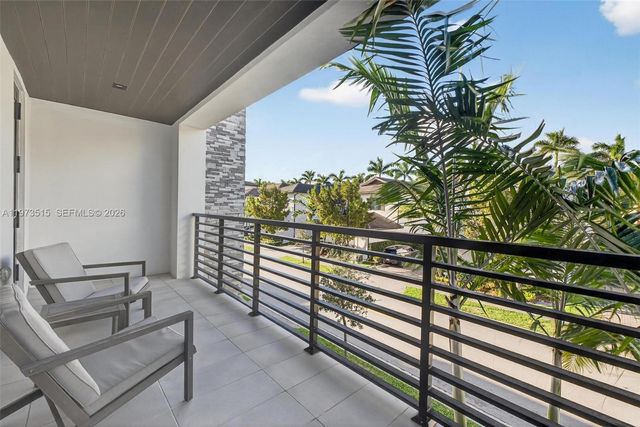 8126 NW 48th Ter, Doral, FL 33166